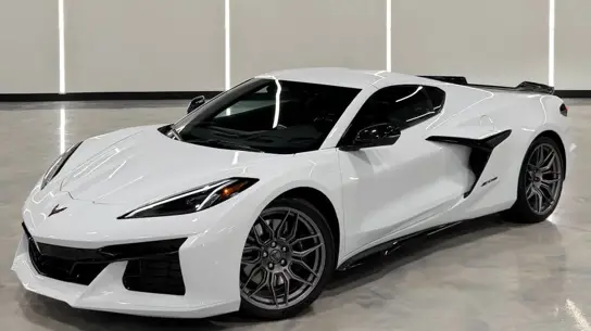 Всего 1600 км пробега и V8 на 670 л.с.: Chevrolet Corvette Z06 вышел на вторичку