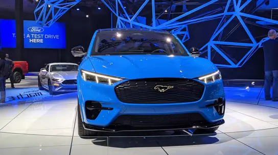 Ford активирует бесплатный автопилот на своих автомобилях в Великобритании