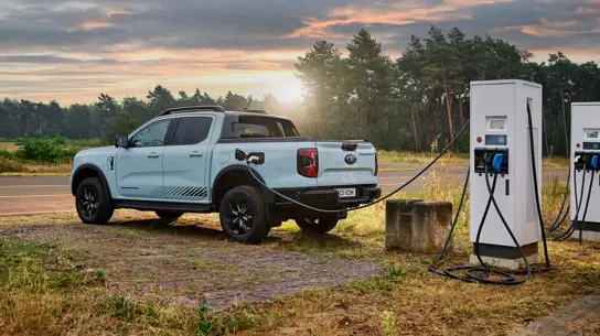 Этот пикап проедет почти 50 км не потребив ни грамма топлива: Ford превзошел сам себя