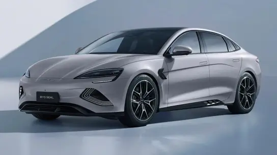 Китайская Tesla дешевле 35 000 евро: багажник 485 л и WLTP до 570 км