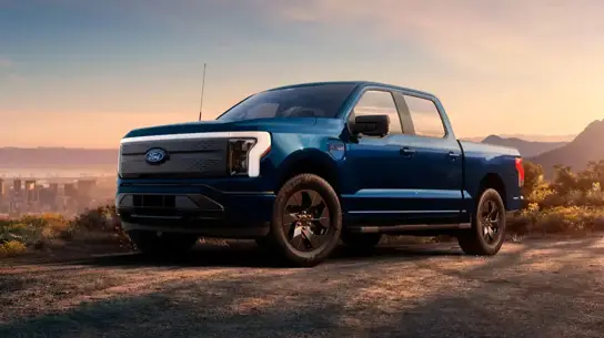 Световые технологии Ford выходят на новый уровень: фары будут знать дорогу лучше водителя