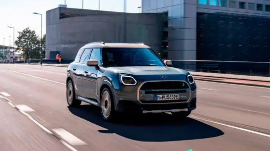 MINI полезет в грязь: Countryman готовят к бездорожью