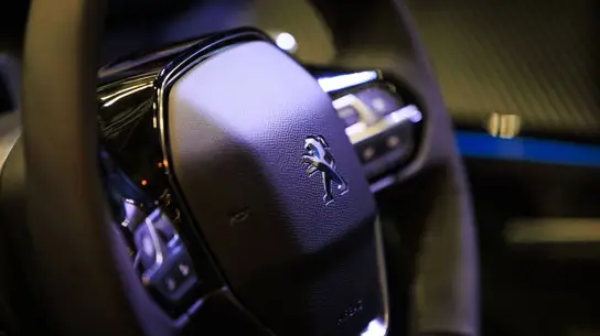 Peugeot 3008 2024 модельного года продемонстрировали на фото перед осенней премьерой