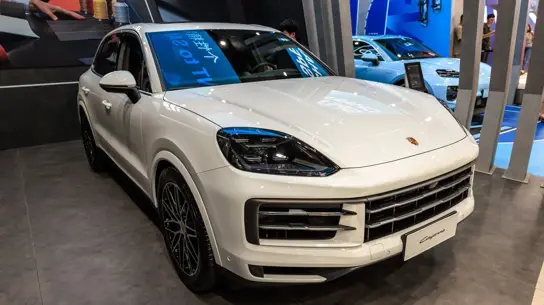 Круговой обзор без картинки: Porsche ослепила японских водителей, но не красотой своих машин