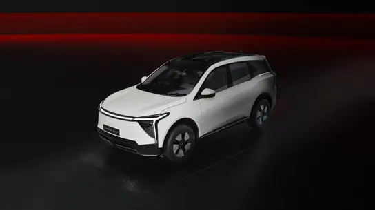 Электрический XEV 9S стал главным приоритетом Mahindra: заводы готовят к росту