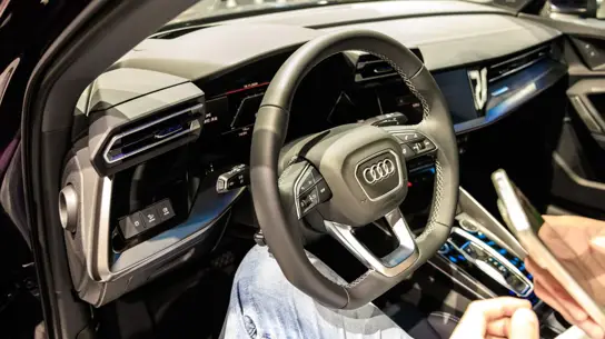 Немцы ошиблись, выпустив неудачную платформу: автомобили Audi на MLB Evo погружаются во тьму